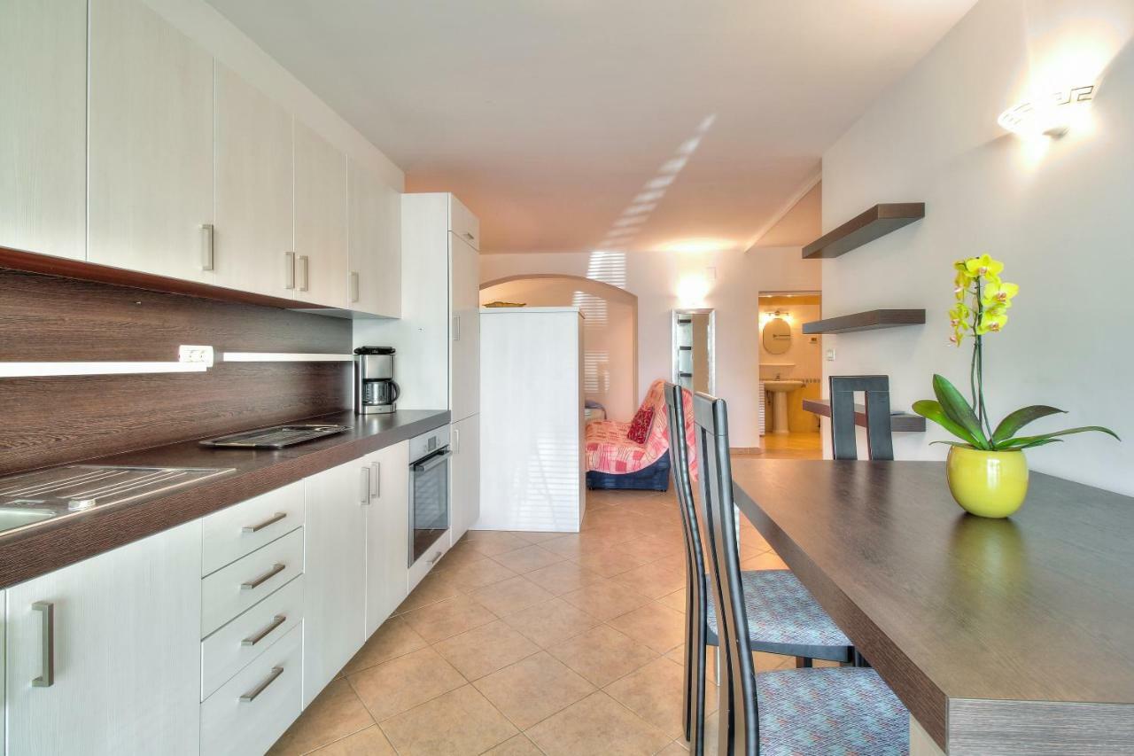 Apartment Katarina Crveni Vrh Exterior foto